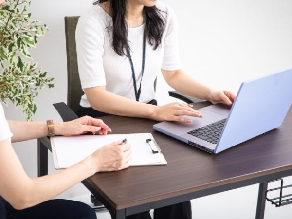 先生や他メンバーとは、社内のコミュニケーションを取ってご依頼者様への対応をしっかりと行っております。