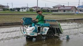 実際に田植機の使い方を学びました