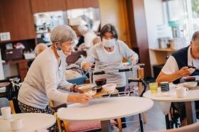 見守ることで、機会を奪わない