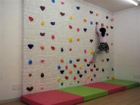 児童デイサービス芳泉 大治「ボルダリング」