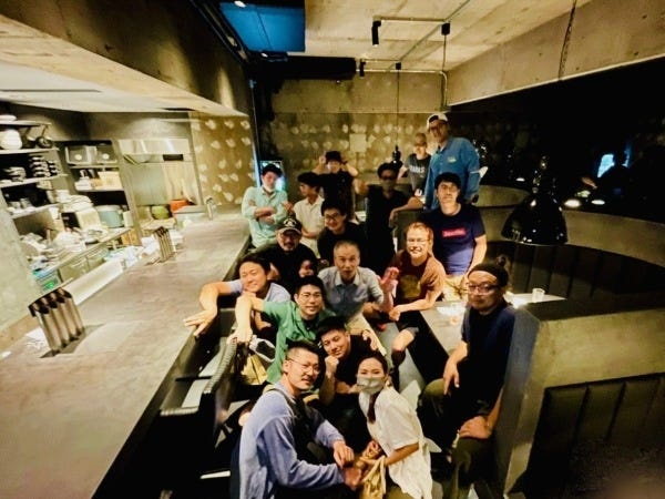 焼肉屋さんの工事完了後に完成したお店で打ち上げ！！自分達で作り上げたお店でのビールは格別です！