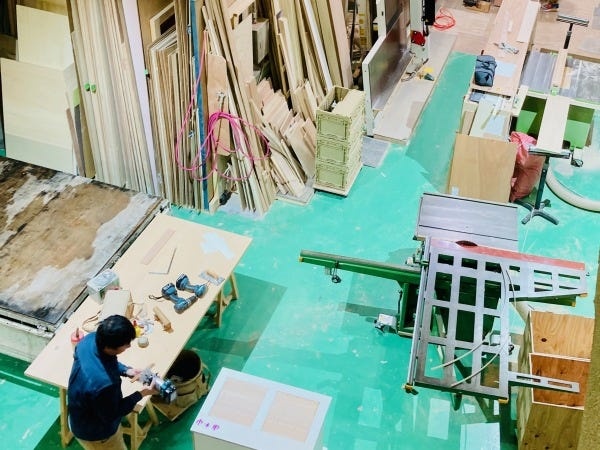 大田区にある工場の様子、木工の機械がたくさんあります。