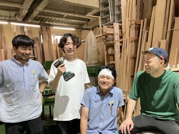 一緒に働くスタッフ達です。20代～60代まで幅広い年代が活躍中！