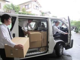 協力しながら積み込みを行います