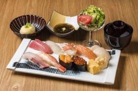 ランチも提供しています！