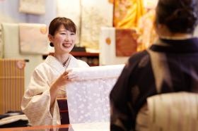 ショッピングセンター内の気軽に立ち寄れる着物屋さん