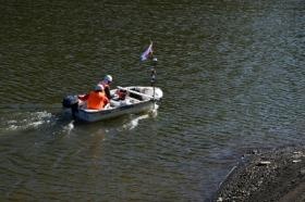 ボードを使ったダム湖三次元計測