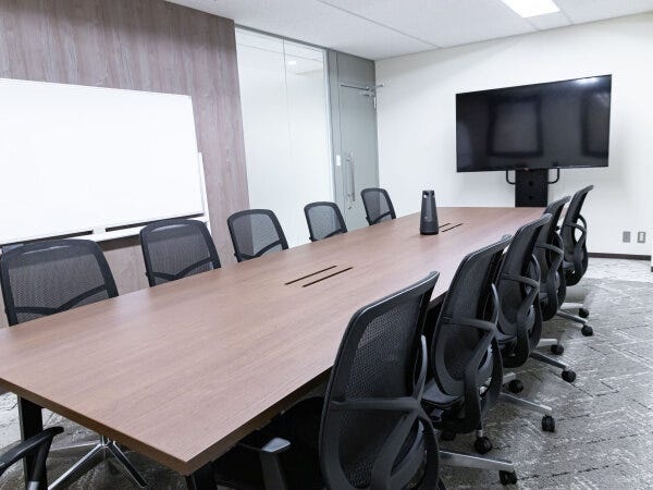 資料PDF化の総務・事務スタッフ