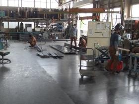 工場加工の様子－２。溶接作業を行っています。