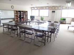 清潔な休憩室があります。会議室としても使用します。
