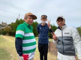 休日は社員とゴルフに行き、コミュニケーションをとっています。