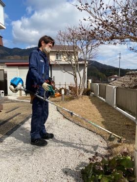 草刈り作業中の写真です