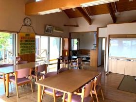 入居者様が過ごすホール兼食堂です。