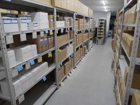 大阪部品課の部品棚