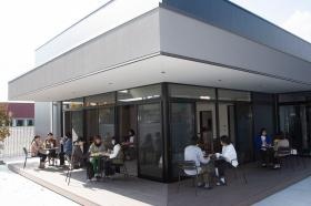 デッキでランチタイム