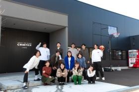 平均年齢３５歳・女性比率４８％