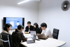 お洒落なミーティングルーム