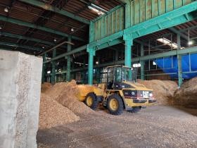 バイオマス発電の木材チップ運搬作業