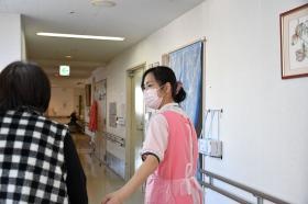 ご利用者様と食堂へ