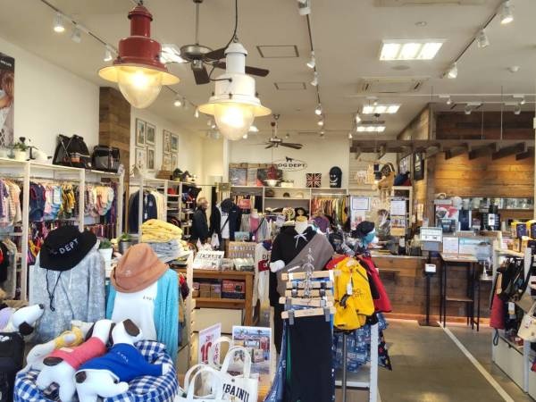 わんちゃんのお洋服・雑貨・飼い主様のアパレルなど商品が豊富