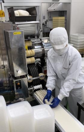 串団子の成形作業＿００２