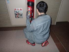 消防設備点検業務の様子です。（技術部門）