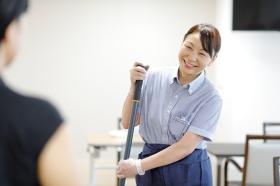 お客様の施設での日々の清掃は現場スタッフが行います。