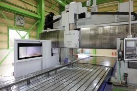 大型五面加工機（三菱）