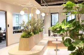 緑に囲まれた東京支社の様子