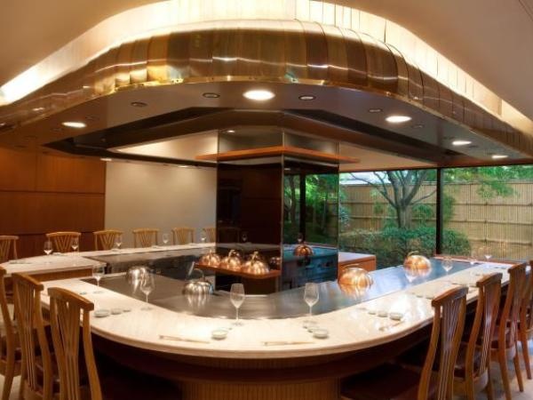 ホールスタッフ