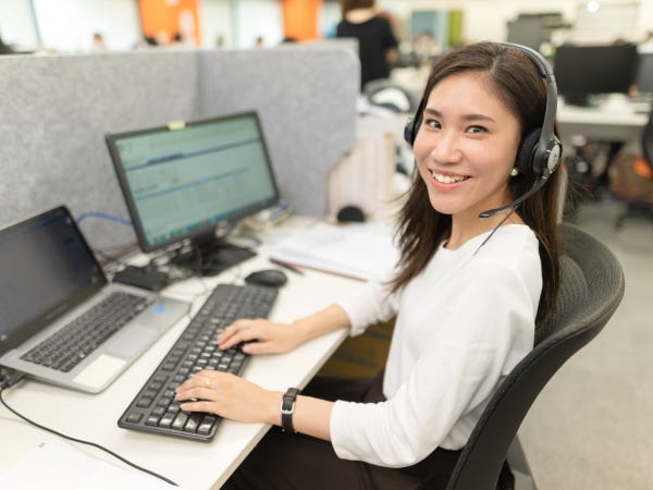 分からないことがあれば、先輩社員が都度フォローをしてくれるので安心！研修やマニュアルもあり〇