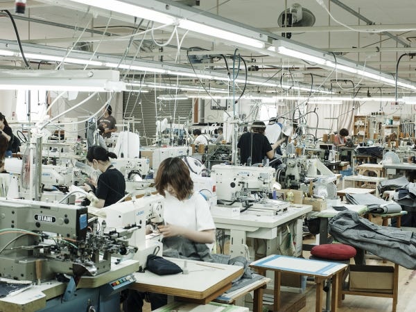 岡山の本社には自社工場があり、一貫した企画・製造・販売を実現しています。