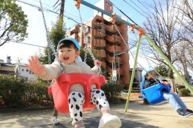 明るい声が響く公園