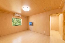 【女子寮】十分な広さ。テレビ・エアコン・冷蔵庫・洗濯機完備。