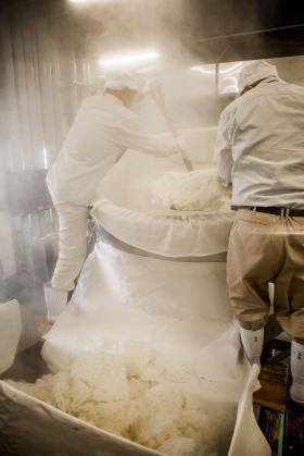 土佐鶴酒造株式会社 蒸米