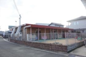 ２４時間対応可能ピヨちゃん保育園です。保育士１８名体制です。