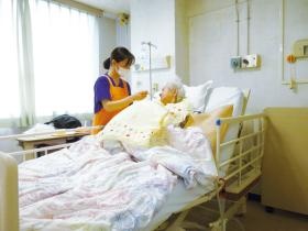 ２４時間・３６５日医師・看護師が勤務 しており医療面の安心