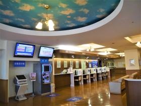 病院受付カウンター