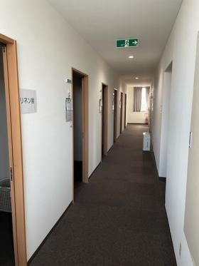 ２階男性用仮眠室（３階に女性専用仮眠室とシャワー室あり）