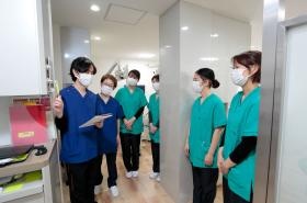 日頃から皆で情報共有を行っています。