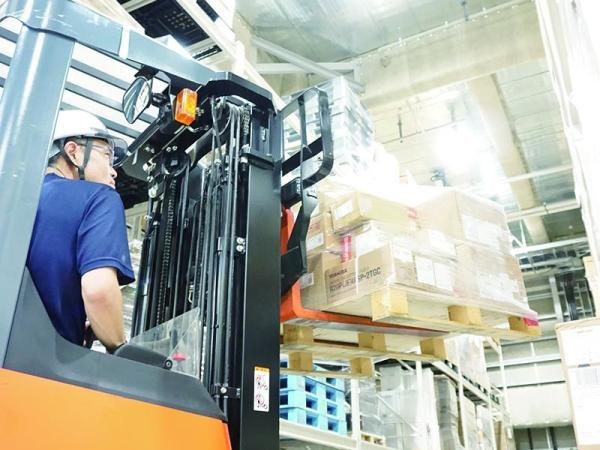 フォークリフト資格取得等サポートします。