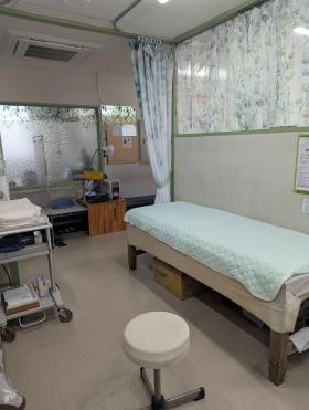 処置室。検査、注射をします。奥は問診室。