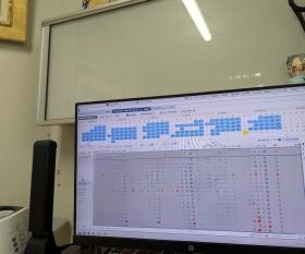 電子カルテです。問診やデータ入力をします。