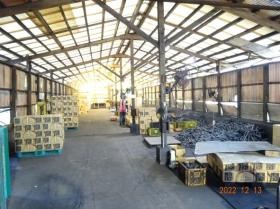 炭を等級別に選別します。