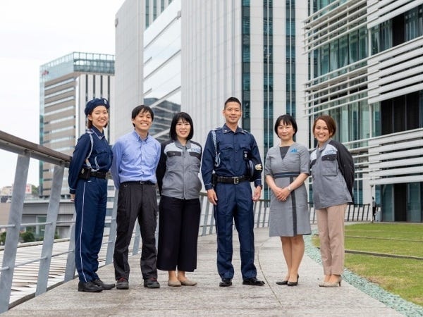 10代～60代までの幅広い年代のスタッフが活躍中！現場・営業・管理部門等、様々な部署との横つながりもしっかり！