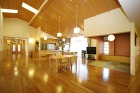 太陽光があふれるリビングです