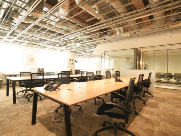 全部署が同じフロアで作業しているので、相談しやすい！社長や役員との距離も近いのも魅力！