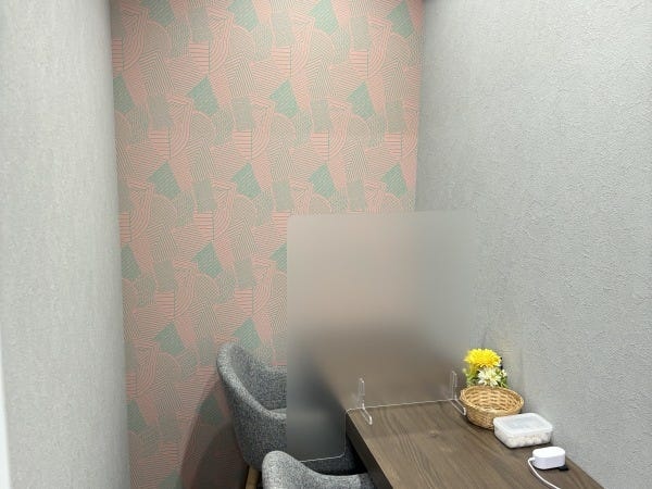 休憩室も完備しております。お弁当を持ってきて食べることも可能です。