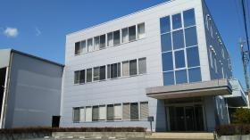 弊社事務棟です。