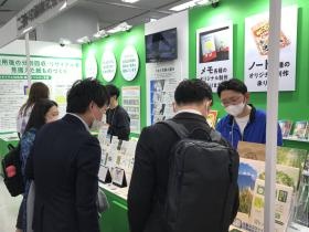 展示会に出展し、新規顧客の開拓を続けています。